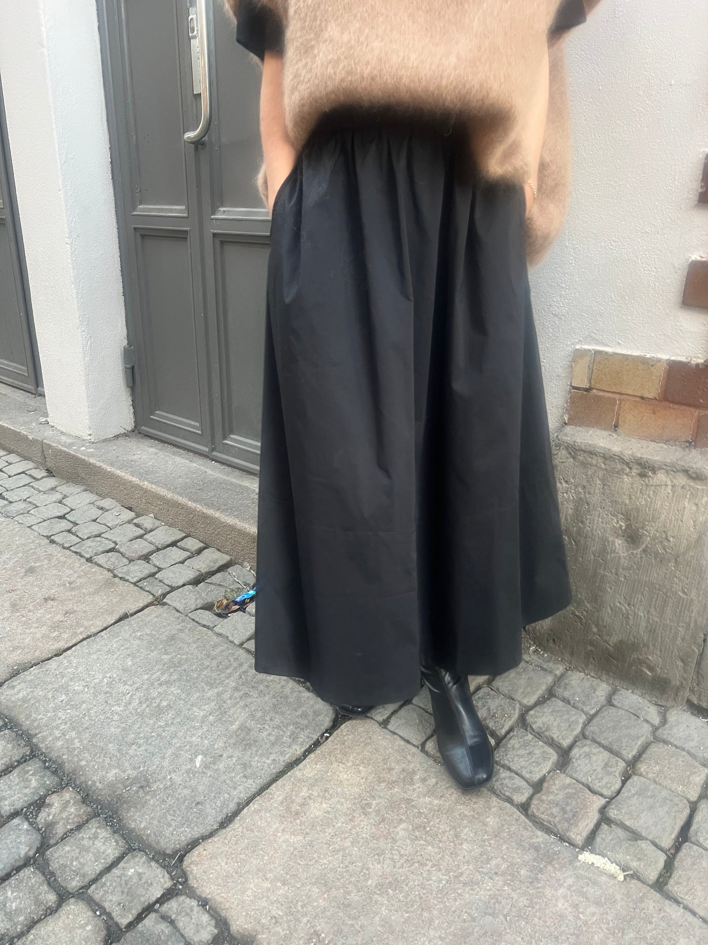 Yara poplin skirt svart